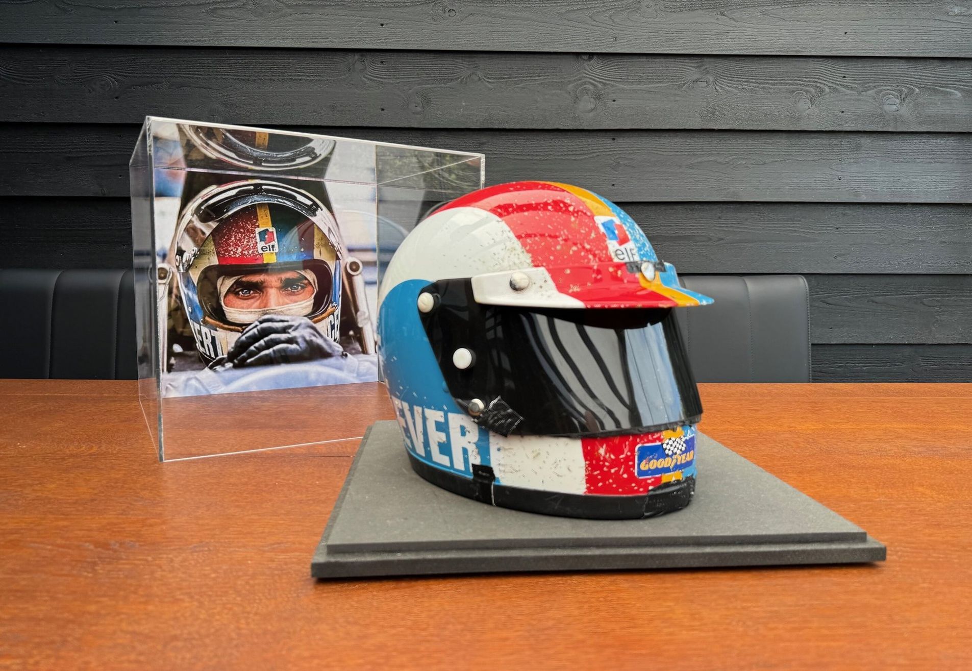 Tyrrell - Francois Cevert - 1973 - Replica helmet with display case